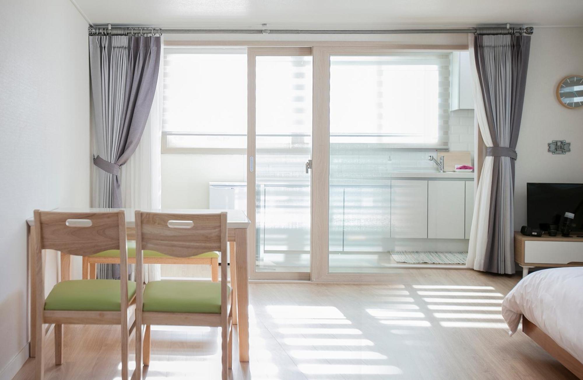 Jeju Aria Pension Exterior photo