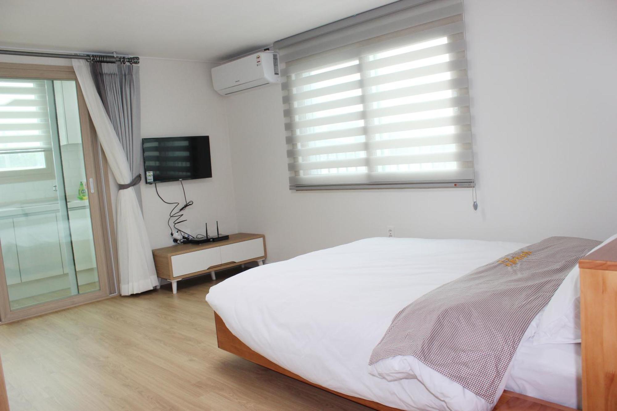 Jeju Aria Pension Exterior photo